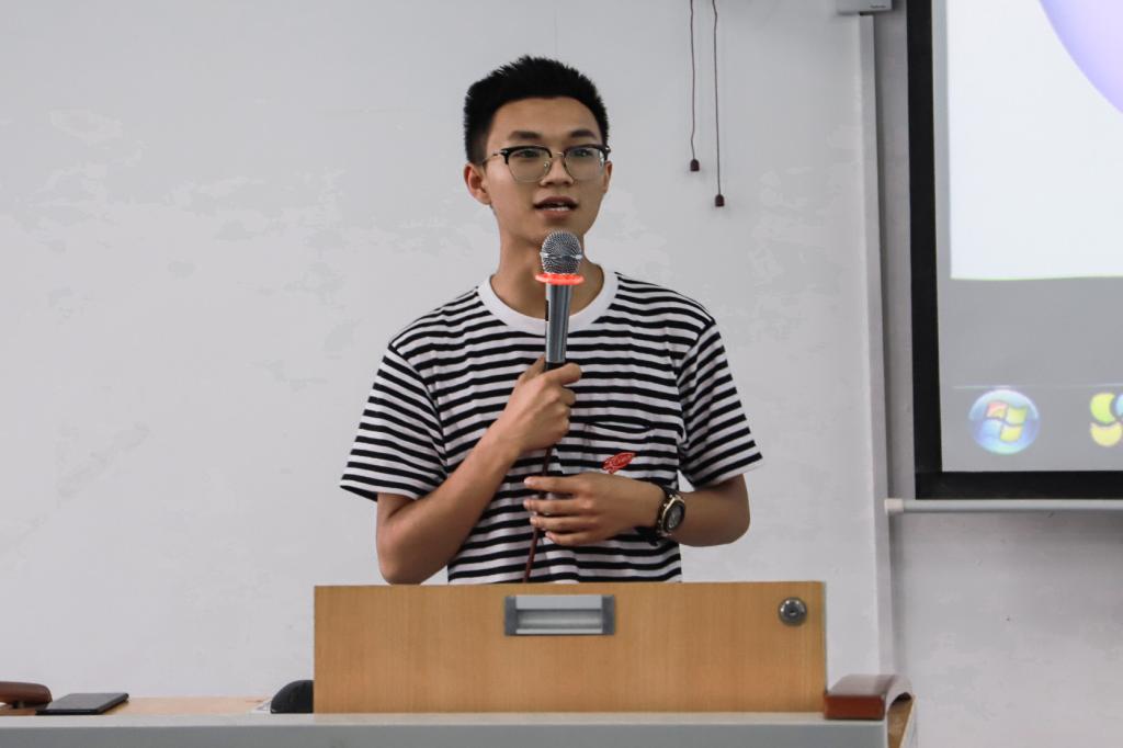 (团总支·学生会主席团朱柏林进行工作总结)